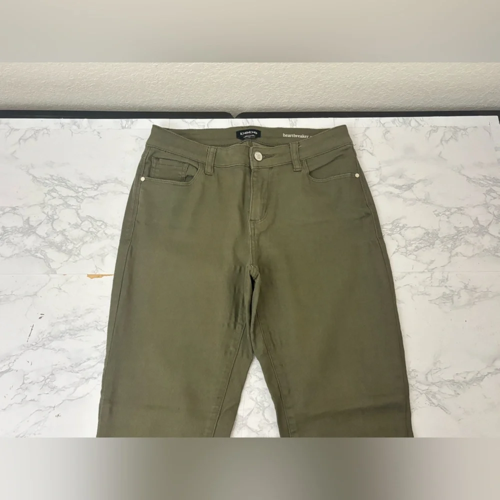 Bebe Women's Heartbreaker Ankle Jeans Size 28 Olive Green High Rise Denim​